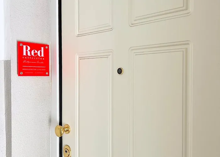 Red Collection, Boutiques & Suites, Center